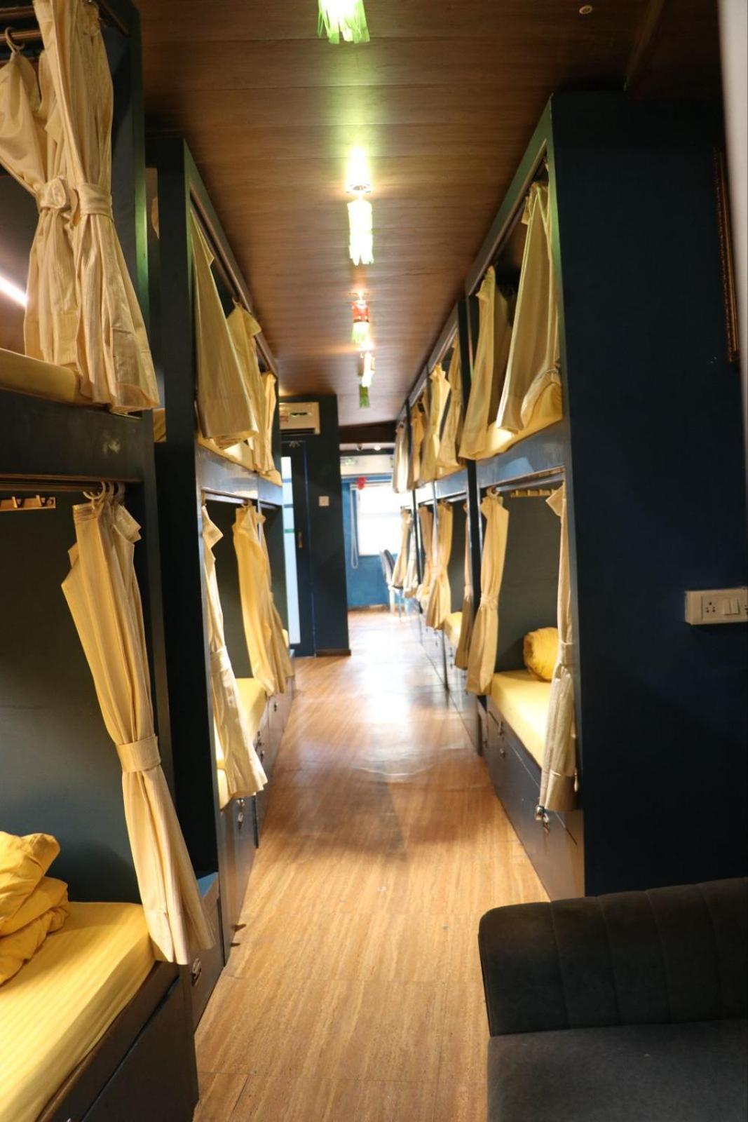 Sinhassan Dormitory Hostel Juhu Mumbai Ngoại thất bức ảnh
