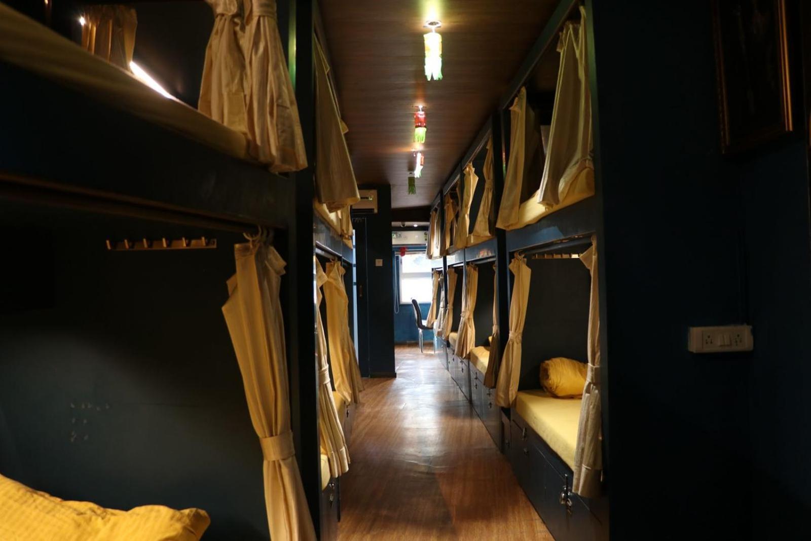 Sinhassan Dormitory Hostel Juhu Mumbai Ngoại thất bức ảnh