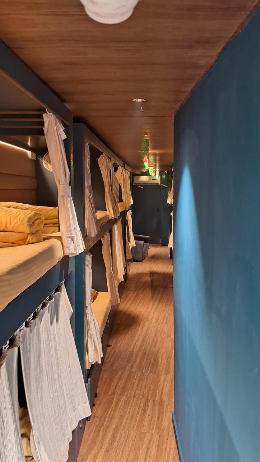 Sinhassan Dormitory Hostel Juhu Mumbai Ngoại thất bức ảnh