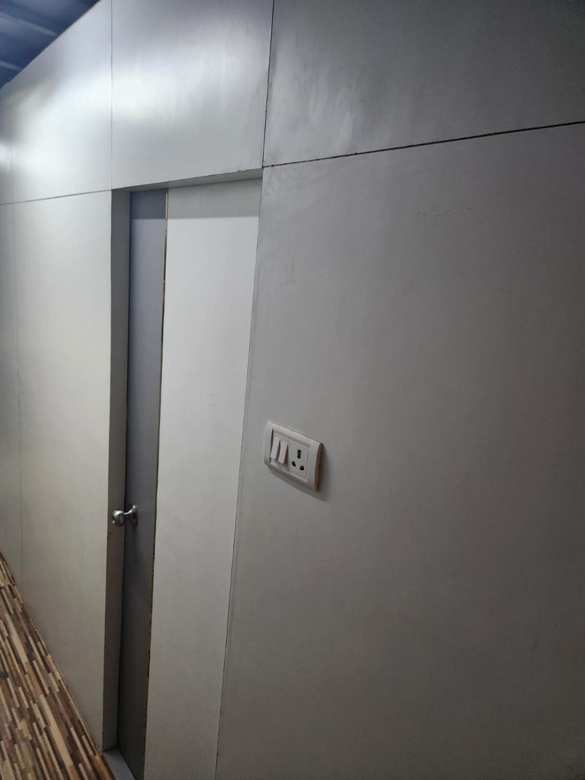 Sinhassan Dormitory Hostel Juhu Mumbai Ngoại thất bức ảnh