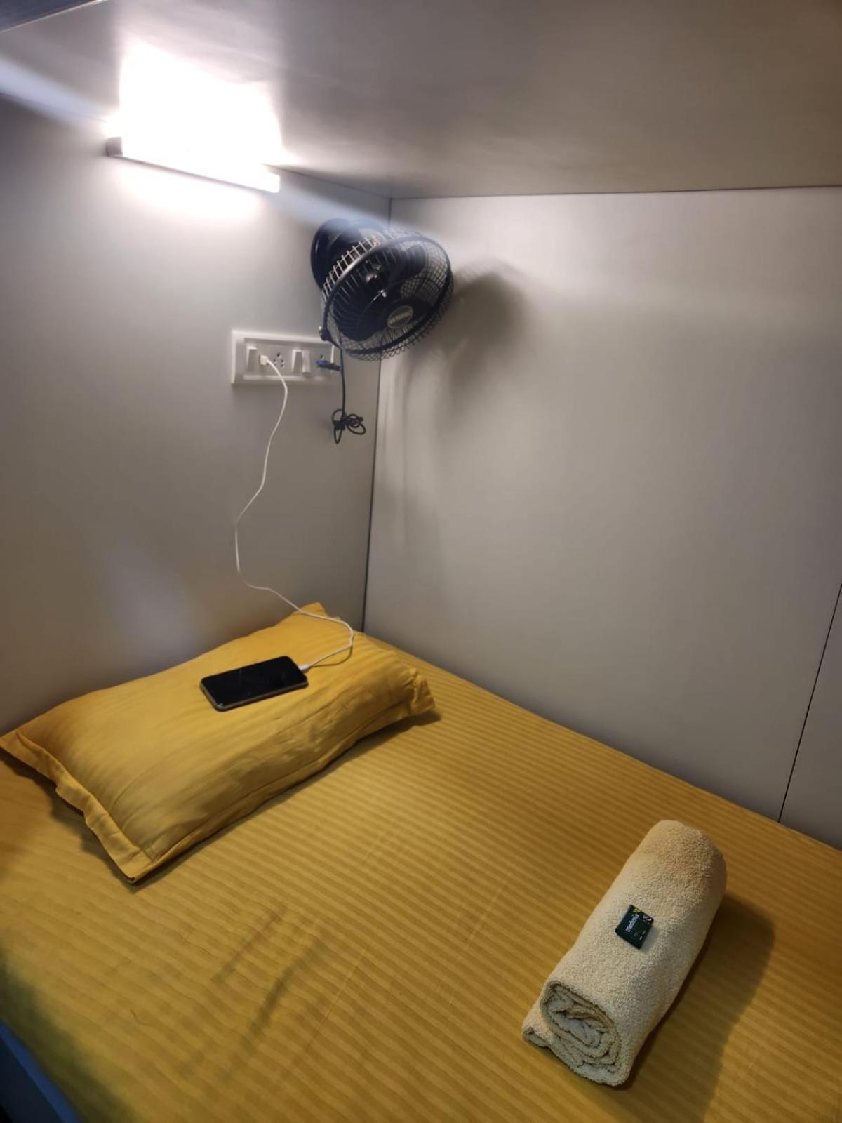 Sinhassan Dormitory Hostel Juhu Mumbai Ngoại thất bức ảnh