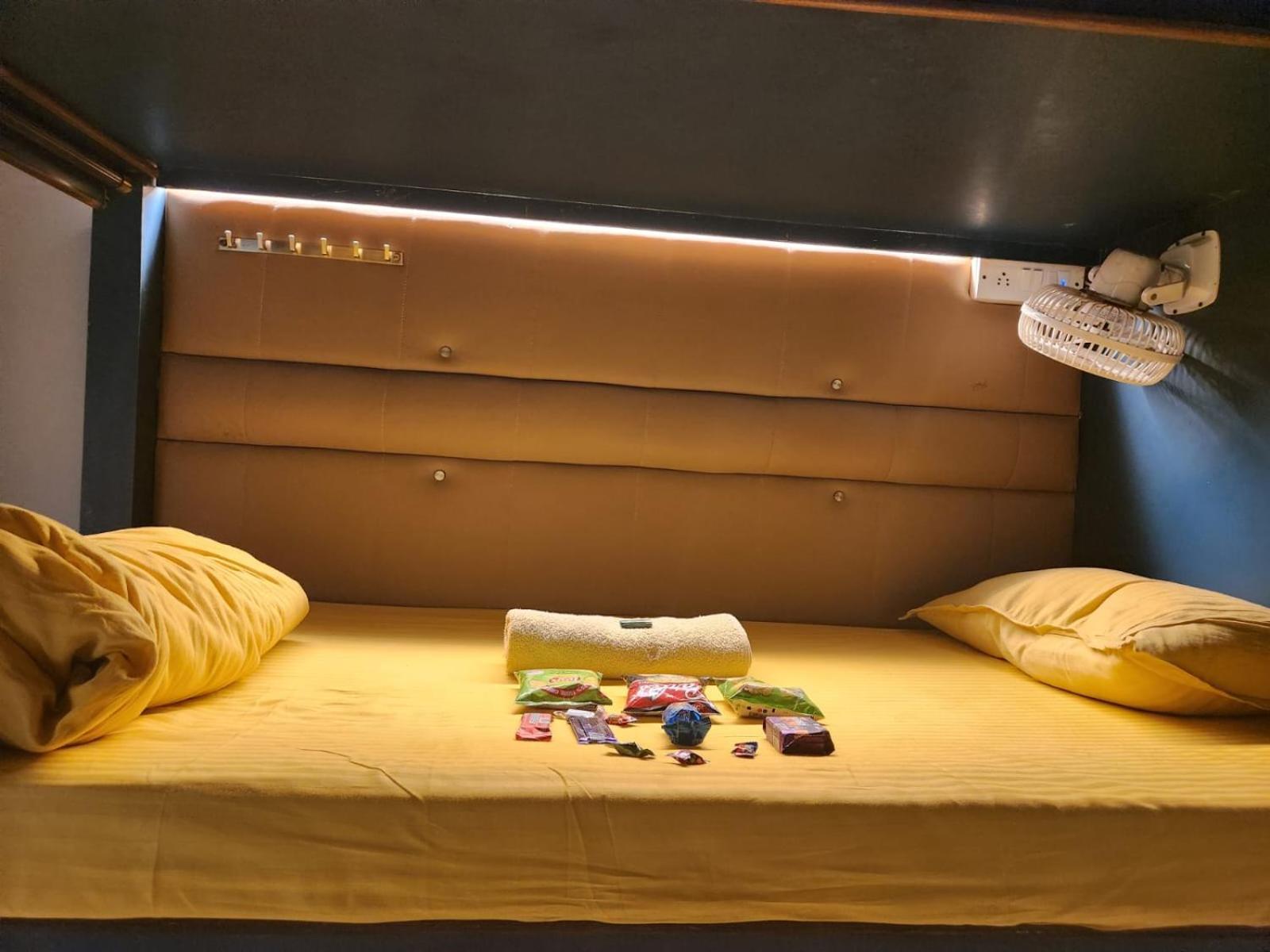 Sinhassan Dormitory Hostel Juhu Mumbai Ngoại thất bức ảnh