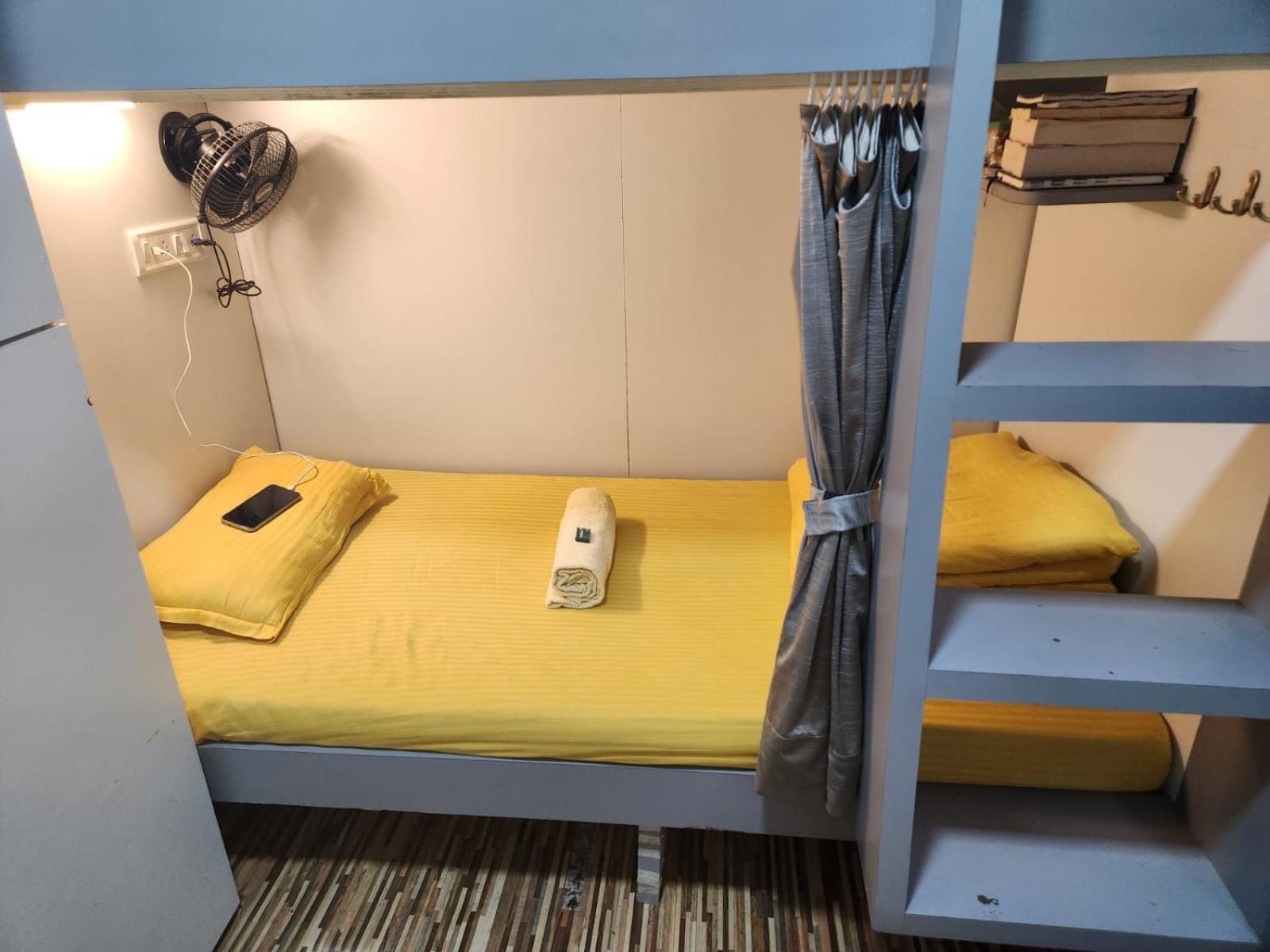Sinhassan Dormitory Hostel Juhu Mumbai Ngoại thất bức ảnh
