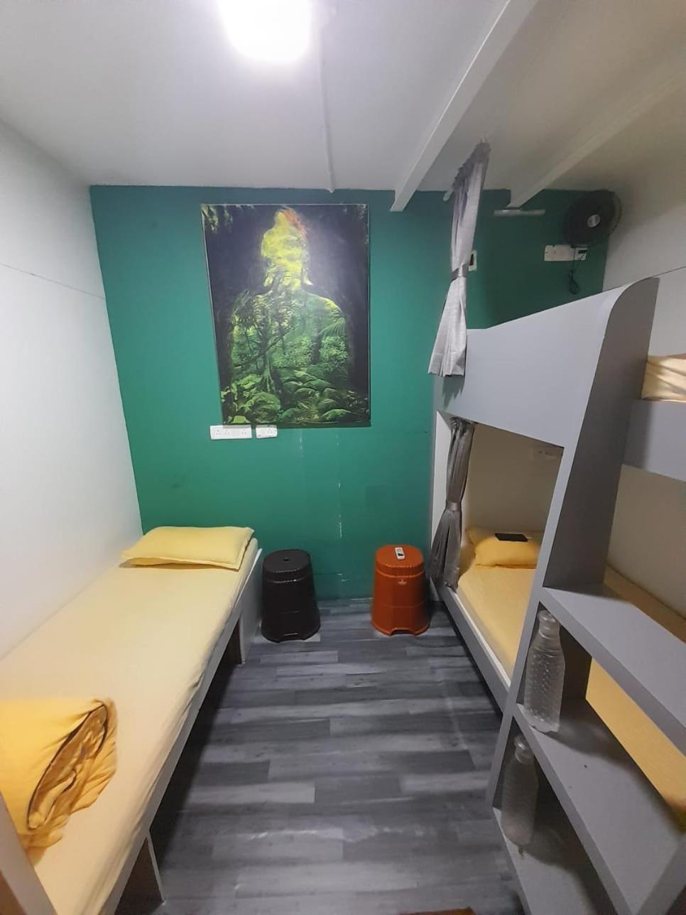 Sinhassan Dormitory Hostel Juhu Mumbai Ngoại thất bức ảnh