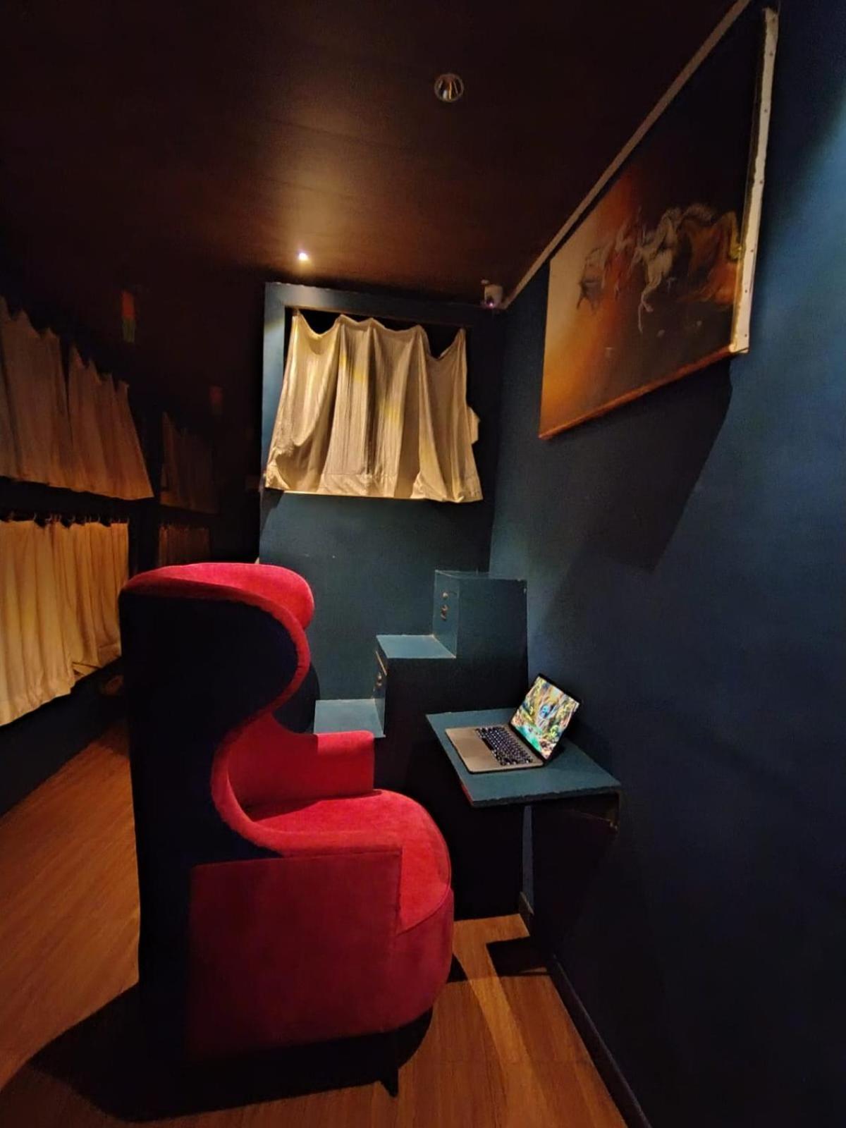 Sinhassan Dormitory Hostel Juhu Mumbai Ngoại thất bức ảnh