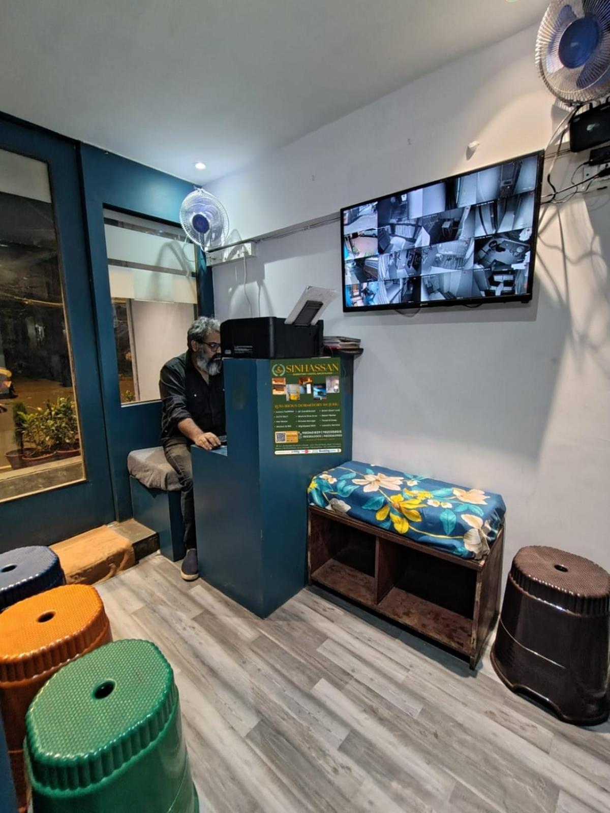 Sinhassan Dormitory Hostel Juhu Mumbai Ngoại thất bức ảnh