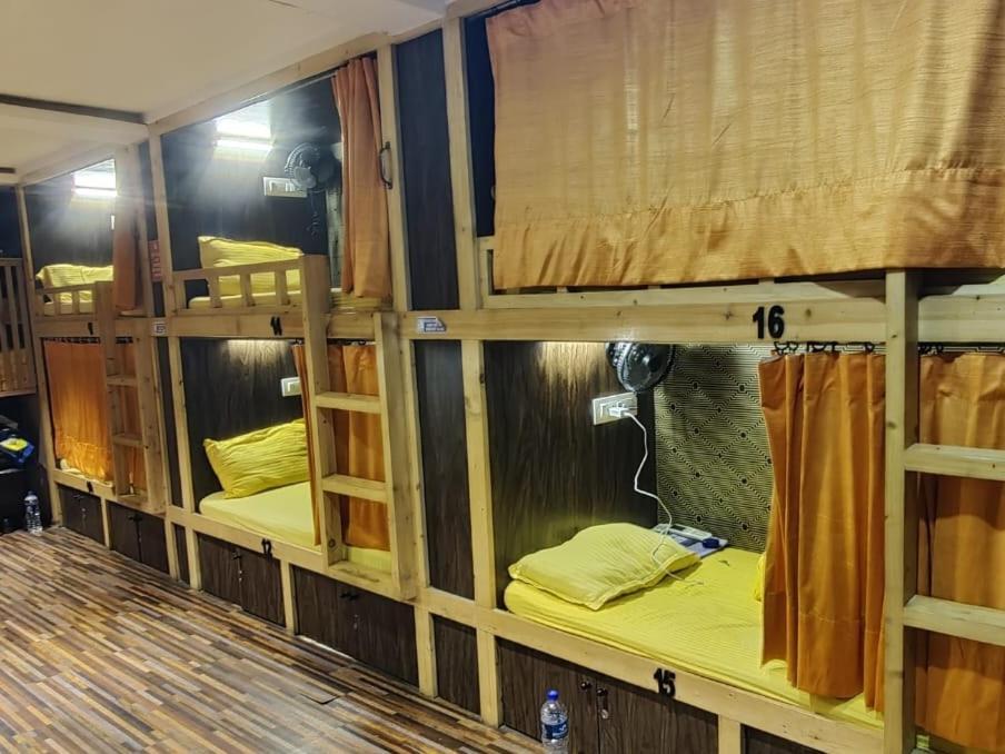 Sinhassan Dormitory Hostel Juhu Mumbai Ngoại thất bức ảnh